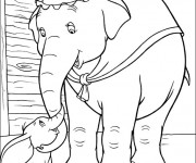 Coloriage et dessins gratuit Madame Jumbo caresse Dumbo à imprimer