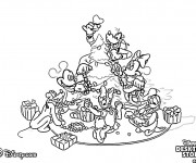 Coloriage et dessins gratuit Les Personnages de Disney préparent le Sapin Noel à imprimer