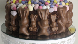 Comment préparer le gâteau de Pâques avec des lapins et des œufs