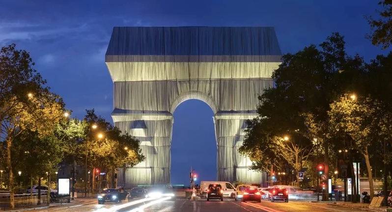 L'Arc de Triomphe se refait une beauté artistique temporaire