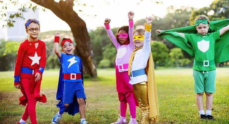 Notre guide pour enfants pour se comporter et ressembler à un super héros