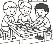 Coloriage Amis jouant &agrave; un jeu