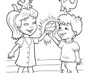 Coloriage L'amie offre un cadeau