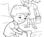 Coloriage Les amis en construisant un chateau de sable