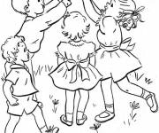 Coloriage Les amis en jouant en plein air