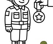 Coloriage Soldat de l'arm&eacute;e re&ccedil;oit une m&eacute;daille d'honeur