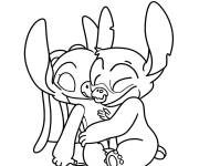 Coloriage Stitch embrassant son amoureux