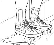 Coloriage Baskets Nike SB sur planche &agrave; roulettes