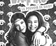 Coloriage et dessins gratuit Le c&acirc;lin de Daisy et sa meilleure amie Chica Vampiro à imprimer