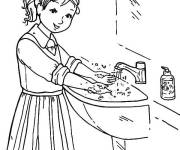 Coloriage Fille se lave les mains pour une bonne santé