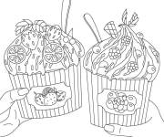Coloriage Deux cupcakes aux fruits