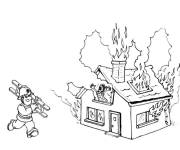 Coloriage et dessins gratuit Le pompier doit &eacute;teindre le feu à imprimer