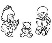 Coloriage et dessins gratuit Enfants avec le nounours en lisant un livre à imprimer