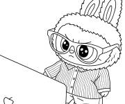 Coloriage Labub devant l'ordinateur