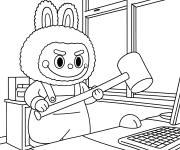Coloriage Labubu avec un marteau qui vas casser le ordi