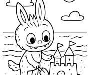 Coloriage Labubu construit son ch&acirc;teau de sable