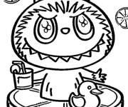 Coloriage Labubu dan une orange