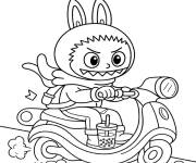 Coloriage Labubu en scooter