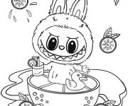 Coloriage Labubu se baigne dans l'orange