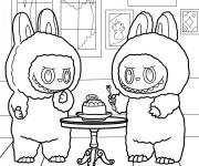 Coloriage Les elfes de Labubu autour d'un g&acirc;teau