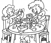 Coloriage Les Enfants drôles  préparent un Gâteau