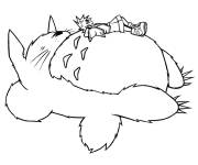 Coloriage Sara se repose sur Totoro