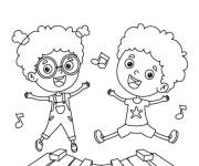 Coloriage Les enfants adorables en dansant sur un piano