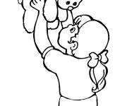 Coloriage Fille levant son jouet Nounours