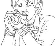 Coloriage Jonathan Byer avec sa camera