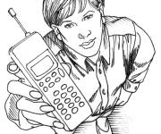 Coloriage Un homme qui montre son t&eacute;l&eacute;phone portable