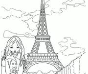 Coloriage Une touriste se prom&egrave;ne au tour de la Tour Eiffel