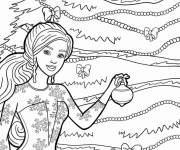 Coloriage Barbie décore le sapin de Noel