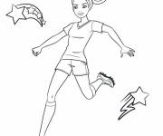 Coloriage Barbie joue le sport du foot