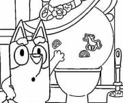 Coloriage Le chien Bluey en jouant avec le ballon