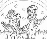 Coloriage Twilight Sparkle avec son Poney en lisant un livre
