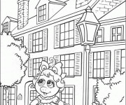 Coloriage Miss Piggy devant sa maison facile