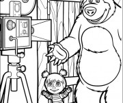 Coloriage Masha et Michka devant la cam&eacute;ra