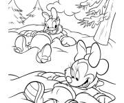 Coloriage Daisy et Minnie s'amusent dans la neige