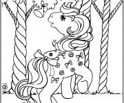 Coloriage L'adorable Petit Poney se prom&egrave;ne
