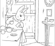 Coloriage et dessins gratuit La m&egrave;re du Pierre lapin prends sa petite d&eacute;jeuner à imprimer