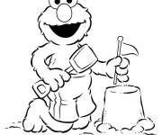 Coloriage et dessins gratuit Elmo construit son ch&acirc;teau en sable à imprimer