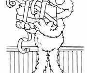 Coloriage Elmo ouvrant son cadeau