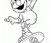 Coloriage et dessins gratuit Elmo sur planche &agrave; roulette à imprimer