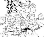Coloriage Tigrou en piquenique avec ses amis de dessin anim&eacute;