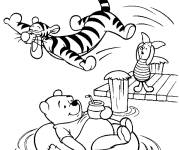Coloriage Tigrou et la sc&egrave;ne dr&ocirc;le avec Winnie