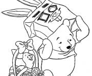Coloriage D&eacute;guisement de Winnie avec son meilleur ami pour la f&ecirc;te de P&acirc;que