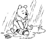 Coloriage Le pauvre Winnie sous la pluie