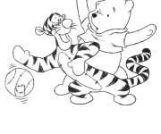Coloriage Tigrou et Winnie en jouant au ballon