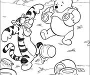 Coloriage Tigrou joue avec les pots de miel de Winnie ourson
