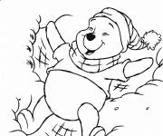 Coloriage Winnie adore s'amuser sur la neige